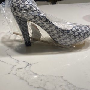 Oh Deer brand new dress shoes